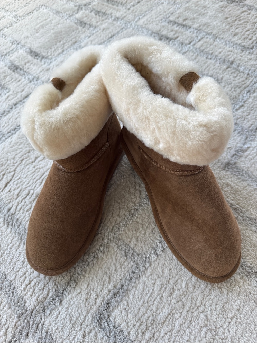 BEARPAW Abby Boots Hickory Suede Sheepskin Collar Buckle Size 11 like new